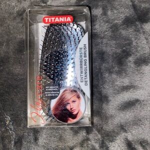 NEW- in BOX- Titania Black Detangling Brush